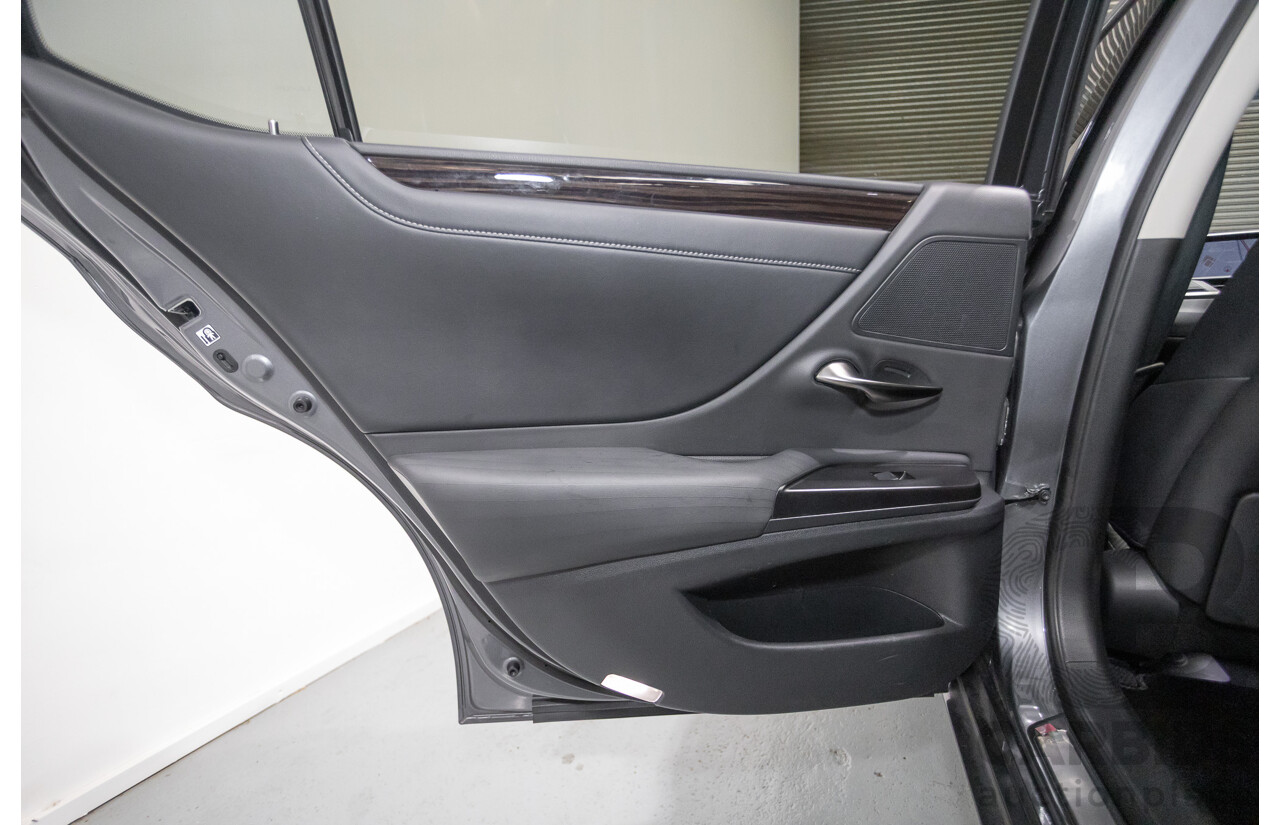 01/2020 Lexus ES300H Luxury + Enhancement Pack (Hybrid) AXZH10R 4D Sedan Mercury Grey Mica 2.5L