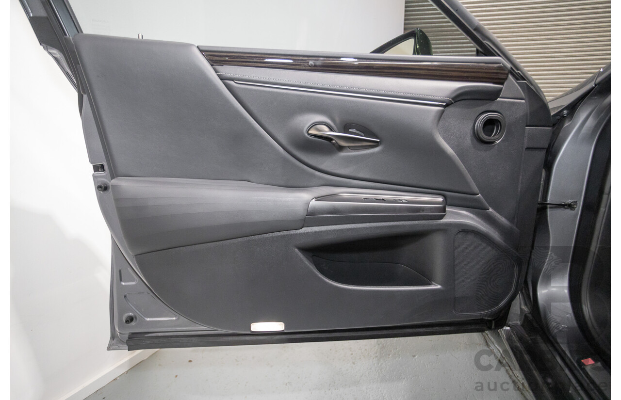 01/2020 Lexus ES300H Luxury + Enhancement Pack (Hybrid) AXZH10R 4D Sedan Mercury Grey Mica 2.5L