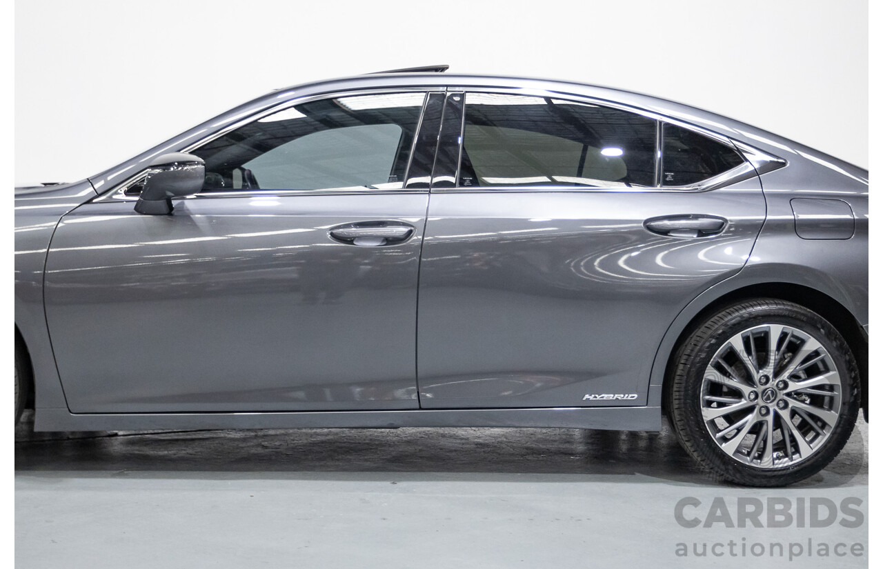 01/2020 Lexus ES300H Luxury + Enhancement Pack (Hybrid) AXZH10R 4D Sedan Mercury Grey Mica 2.5L