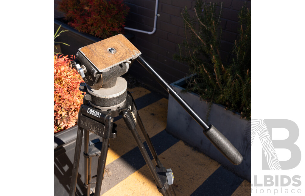 Miller Australian Professional Fluid Head Tripod with Ground Spreader, Accessories and Carry Case