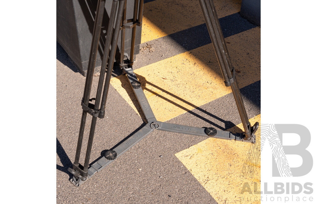 Miller Australian Professional Fluid Head Tripod with Ground Spreader, Accessories and Carry Case