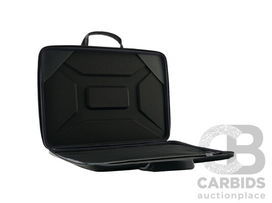 1662631 · UAG 982010114040 Large Sleeve Case with Handles 15'' Black