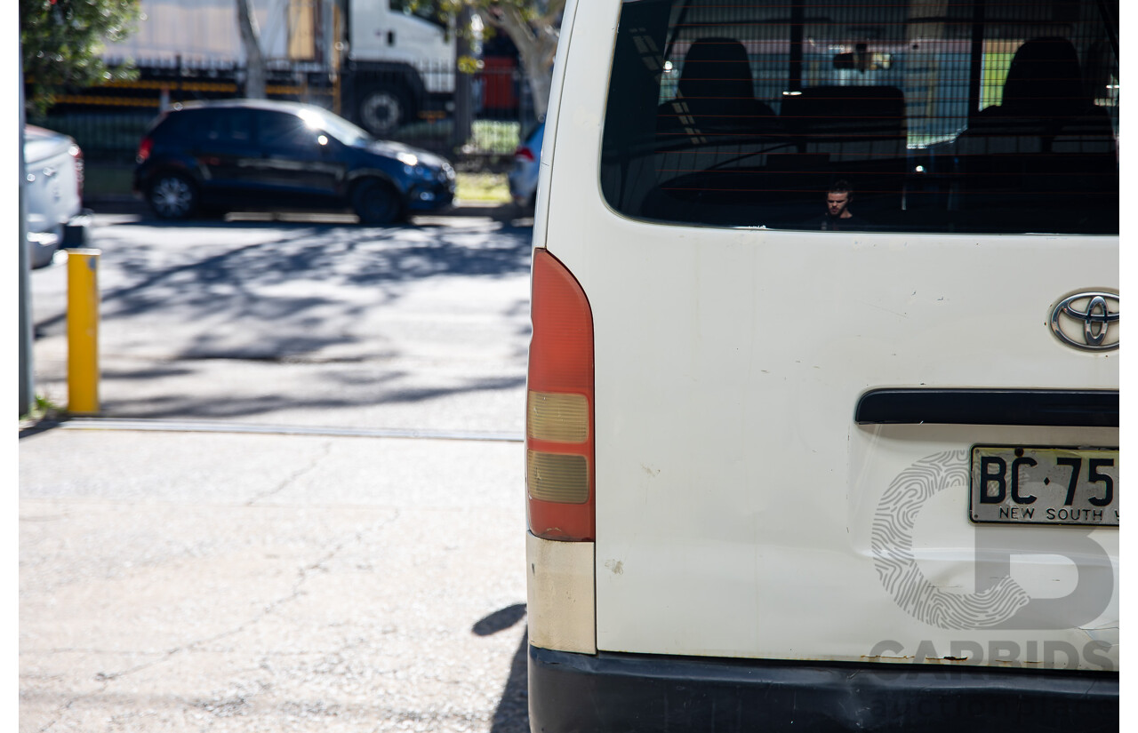 5/2006 Toyota Hiace SLWB TRH221R 4d Van Warm White 2.7L