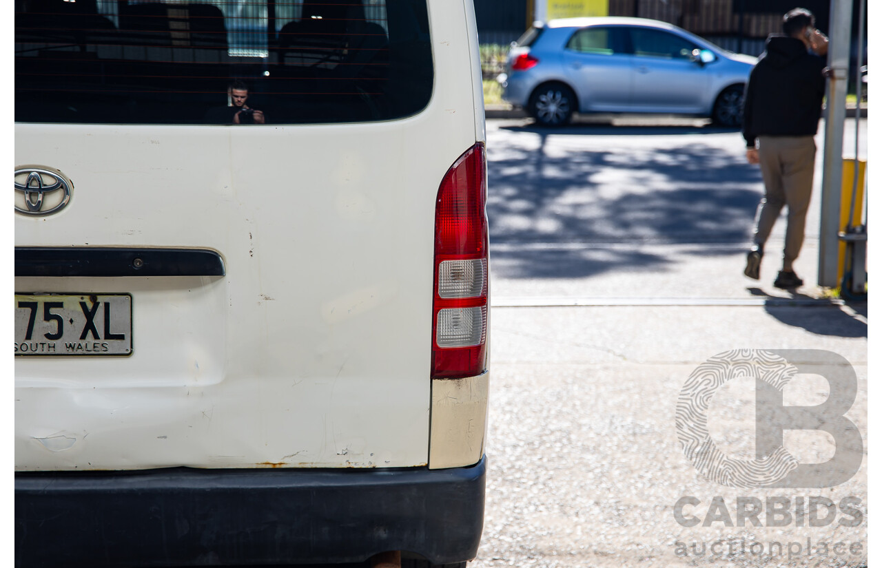 5/2006 Toyota Hiace SLWB TRH221R 4d Van Warm White 2.7L