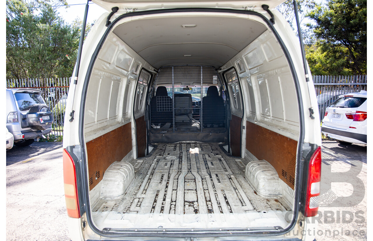 5/2006 Toyota Hiace SLWB TRH221R 4d Van Warm White 2.7L