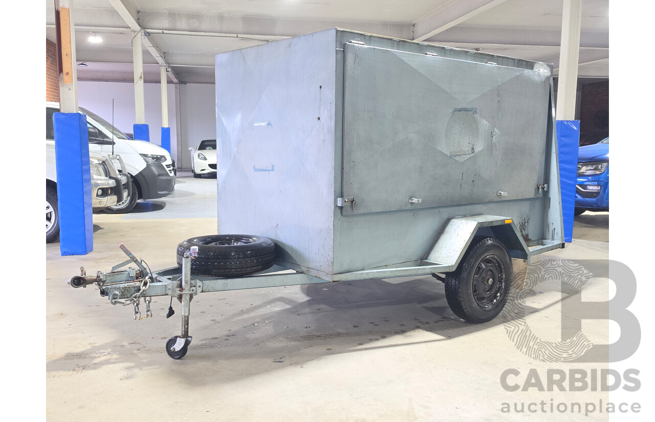 1999 Resort 8x5x5 Enclosed Trailer