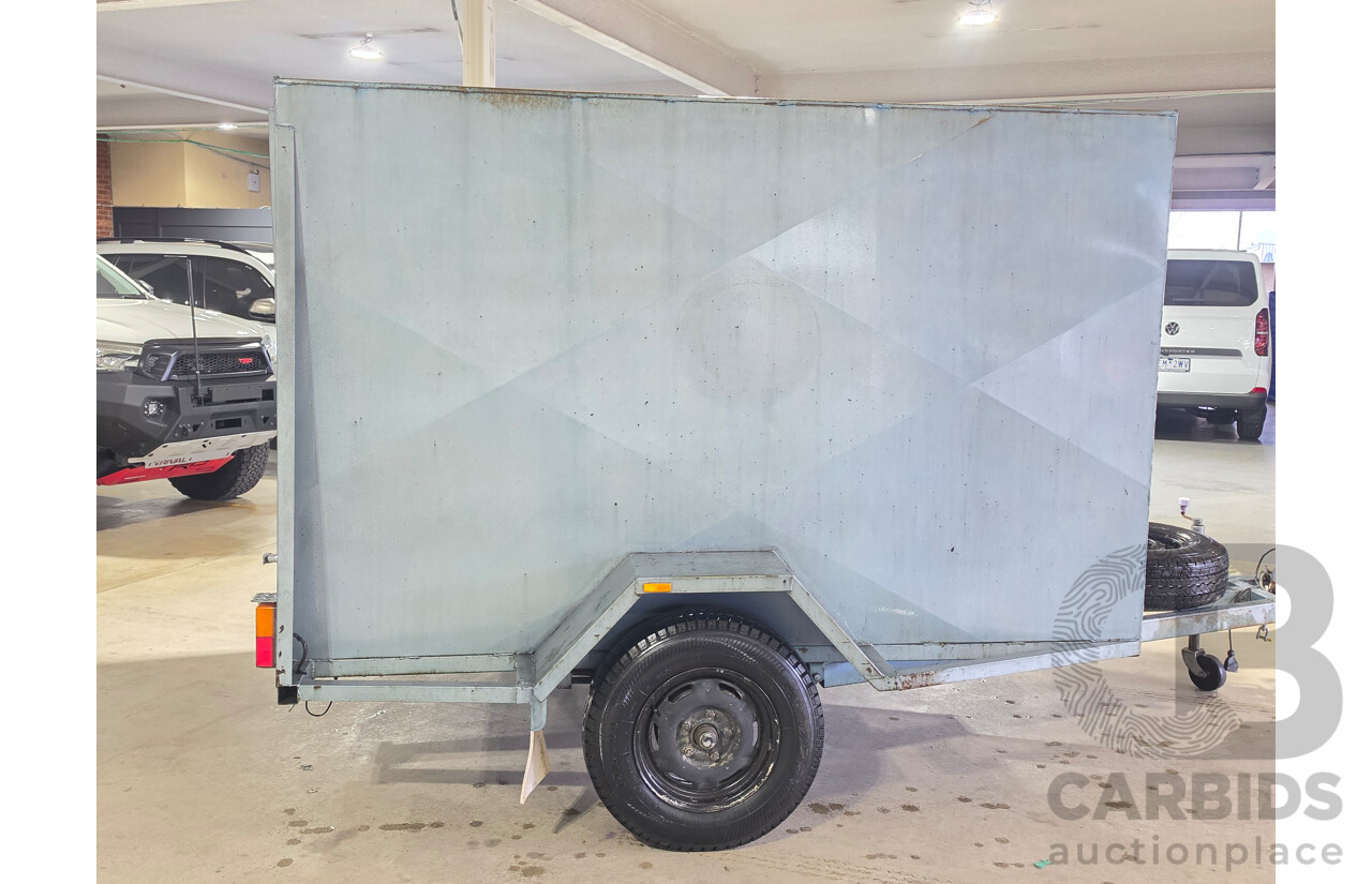 1999 Resort 8x5x5 Enclosed Trailer
