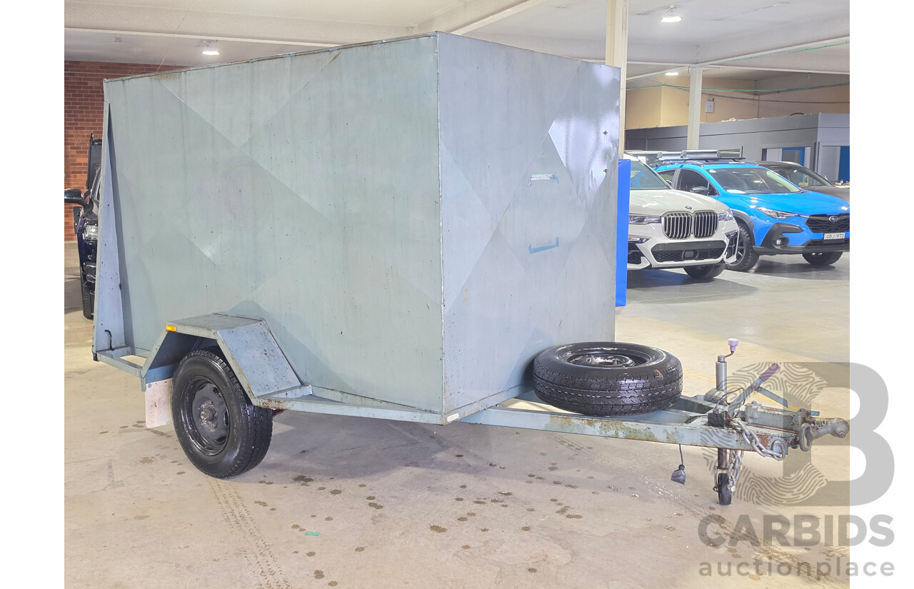 1999 Resort 8x5x5 Enclosed Trailer