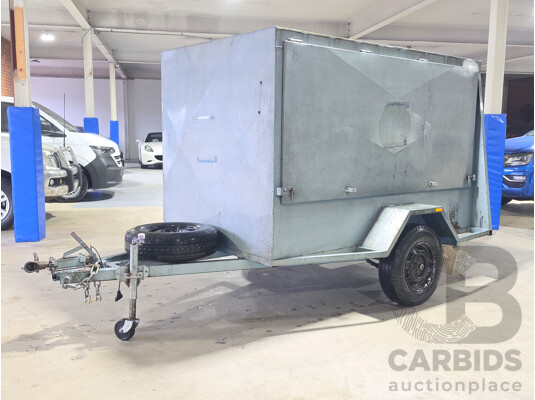 1999 Resort 8x5x5 Enclosed Trailer