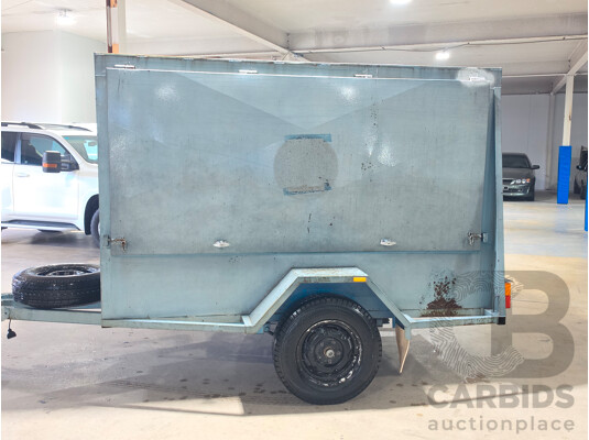 1662428 · 1999 Resort 8x5x5 Enclosed Trailer