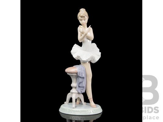 Boxed Lladro 'For a Perfect Performance' Porcelain Figure