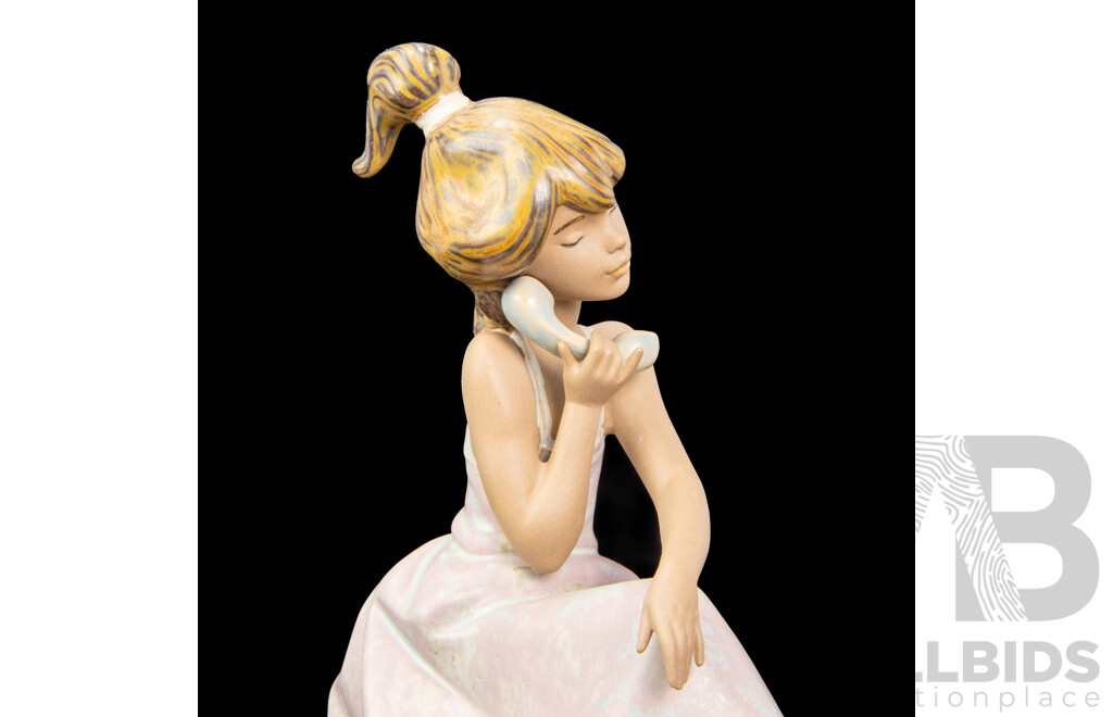 Lladro 'Chit-Chat' Porcelain Figure