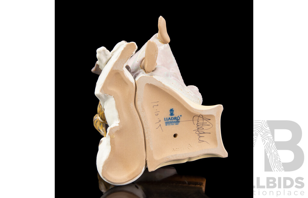Lladro 'Chit-Chat' Porcelain Figure