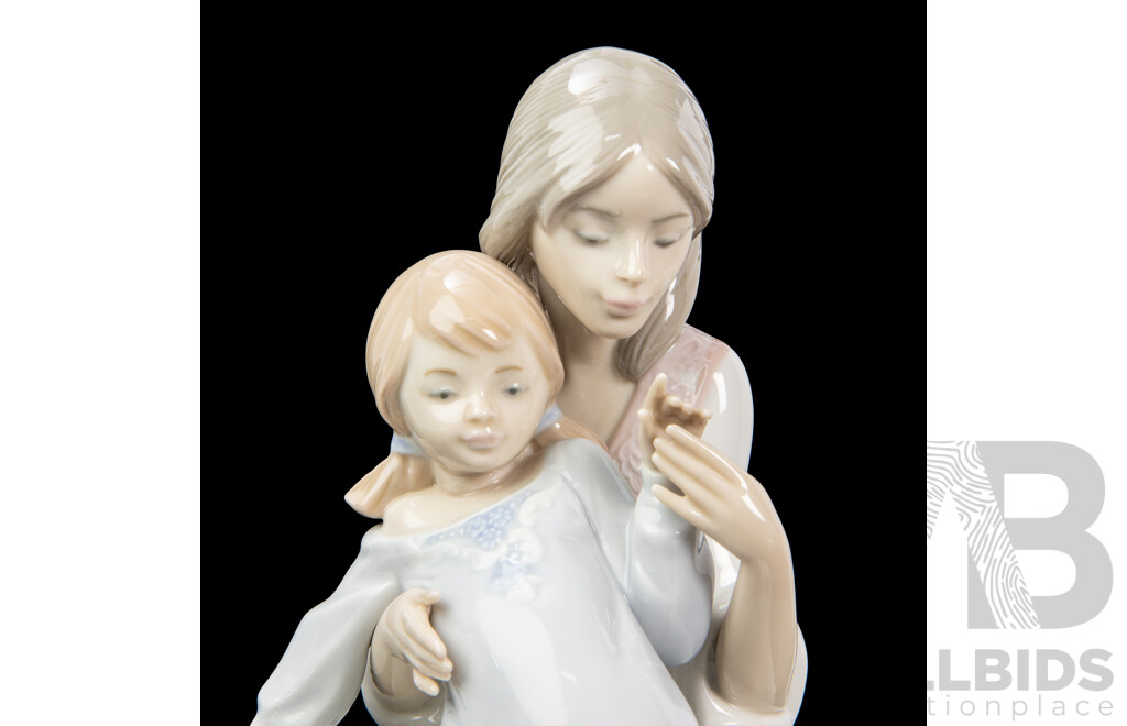 Lladro 'Tenderness' Figurative Group