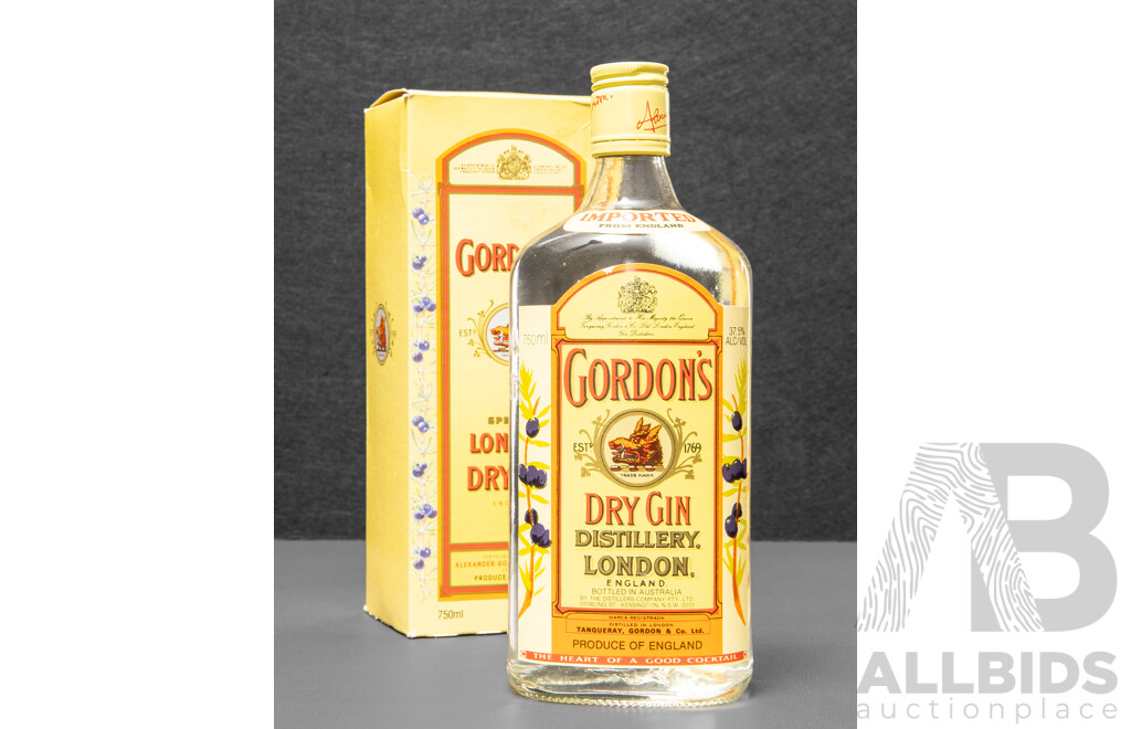 Gordon's Special London Dry Gin in Presentation Box