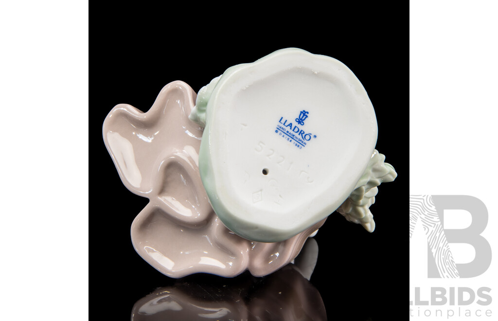Boxed Lladro 'Sweet Scent' Figure
