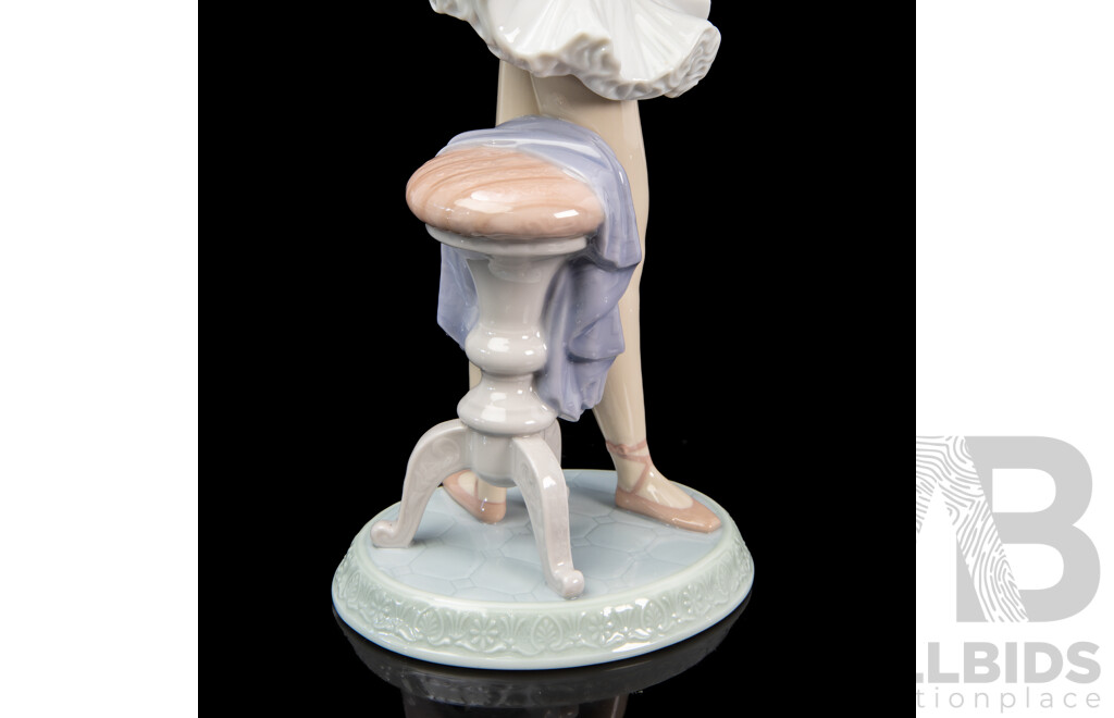 Boxed Lladro 'For a Perfect Performance' Porcelain Figure