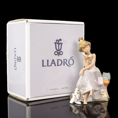 Lladro 'Chit-Chat' Porcelain Figure