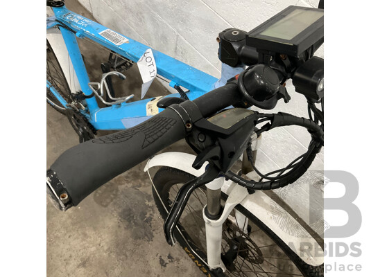 1663771 · Blue E-Bike