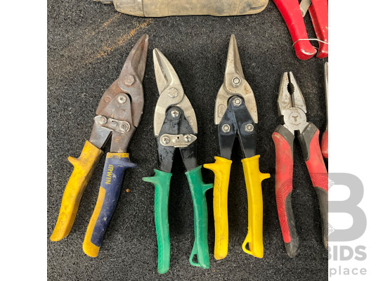 1663998 · Assorted Cutting Tools, Including KINCROMEC, TROJAN, IRWIN and  BOSCH Go Screwdriver