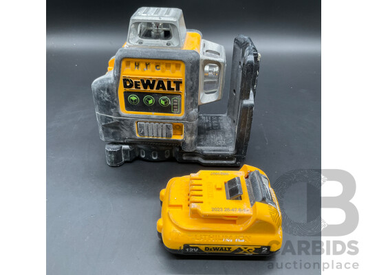 1663988 · DeWALT 12V XR 3x360 Cross Line Green Laser and 2.0Ah Battery
