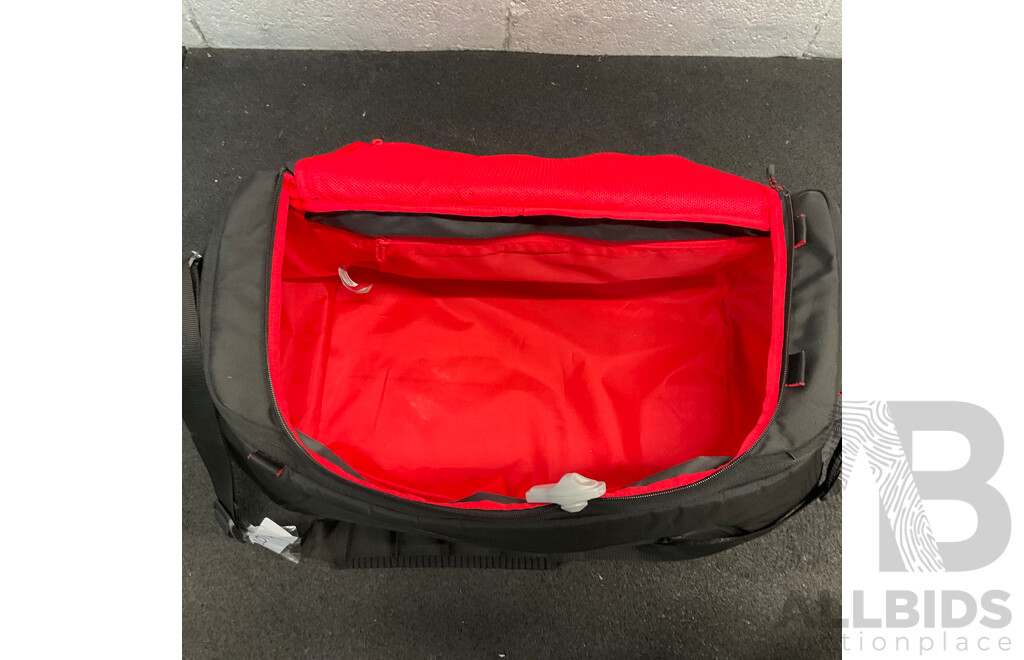 UNDER ARMOUR No Weight Duffle Bag