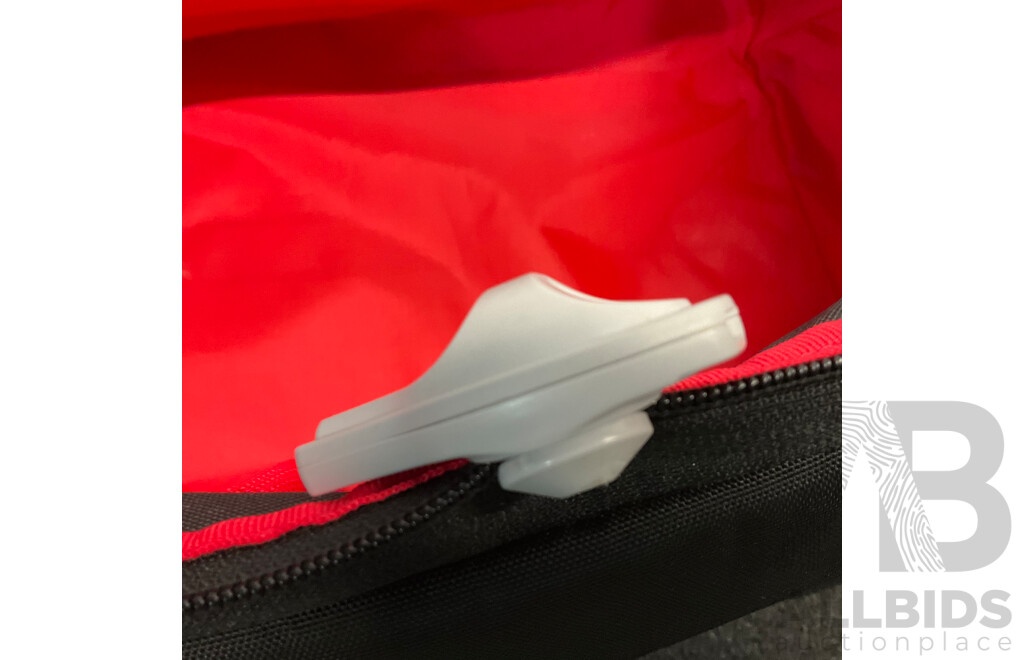UNDER ARMOUR No Weight Duffle Bag