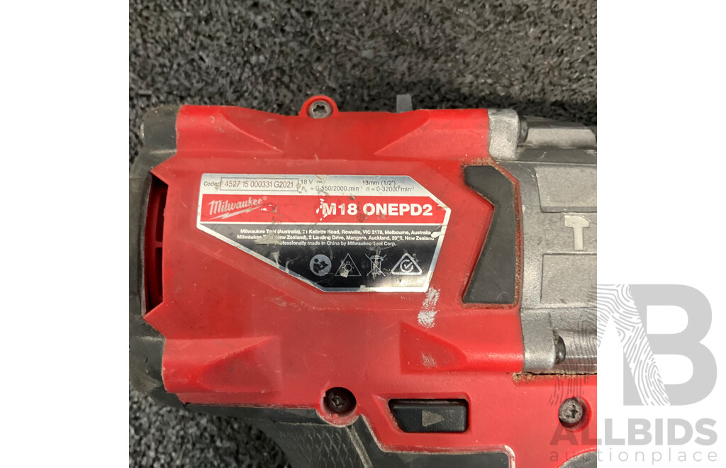MILWAUKEE Fuel M18 Hammer Drill, Impact Driver and 8.0Ah Battery 