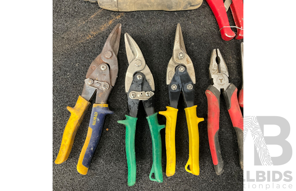 Assorted Cutting Tools, Including KINCROMEC, TROJAN, IRWIN and BOSCH Go Screwdriver