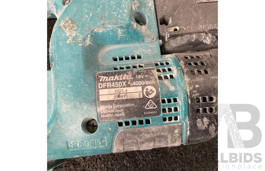 MAKITA 18V Autofeed Screwdriver (DFR450X) - Skin Only