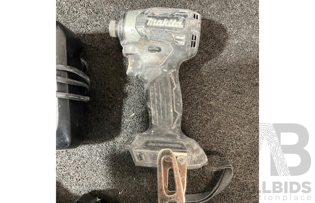 MAKITA 18V Kit, Including Impact Driver (TD173D), Battery Charger (DC18RC) and 2x 5.0ah Battery - Lot of 4