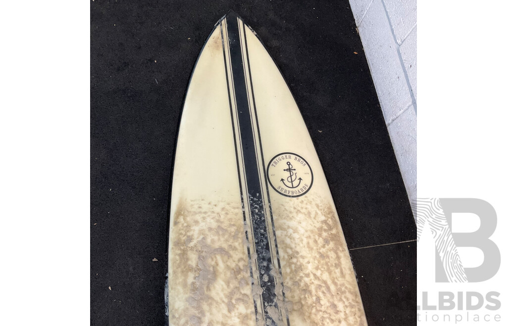 HYDRO Surfboard (6'2x20.1/4x2.1/2 33.23L) with 3x FCS Medium Performer Fins  and FK Surf Surfboard Bag (6,3)