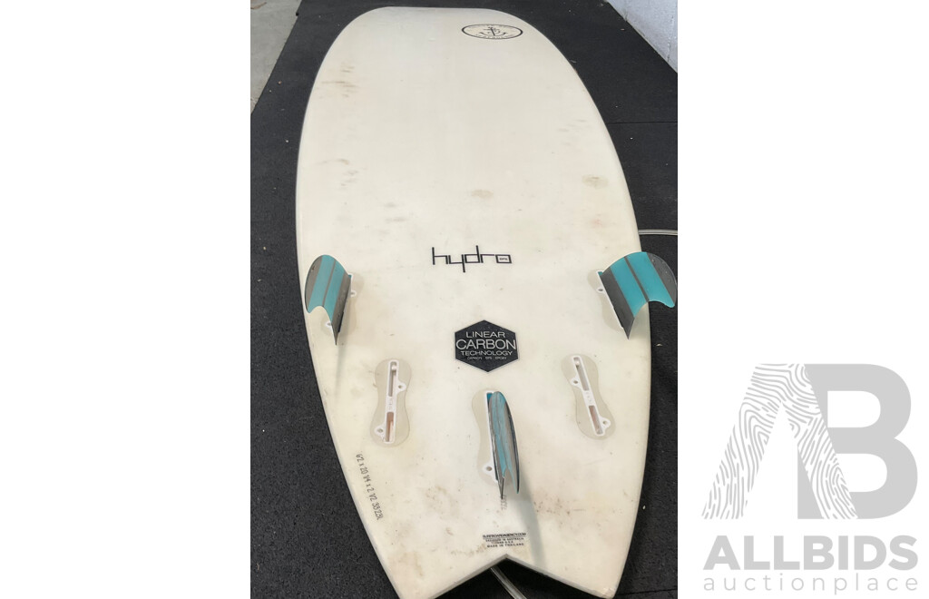 HYDRO Surfboard (6'2x20.1/4x2.1/2 33.23L) with 3x FCS Medium Performer Fins  and FK Surf Surfboard Bag (6,3)