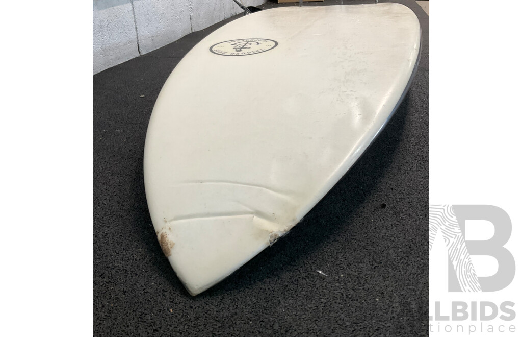 HYDRO Surfboard (6'2x20.1/4x2.1/2 33.23L) with 3x FCS Medium Performer Fins  and FK Surf Surfboard Bag (6,3)