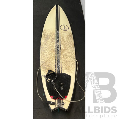 HYDRO Surfboard (6'2x20.1/4x2.1/2 33.23L) with 3x FCS Medium Performer Fins  and FK Surf Surfboard Bag (6,3)