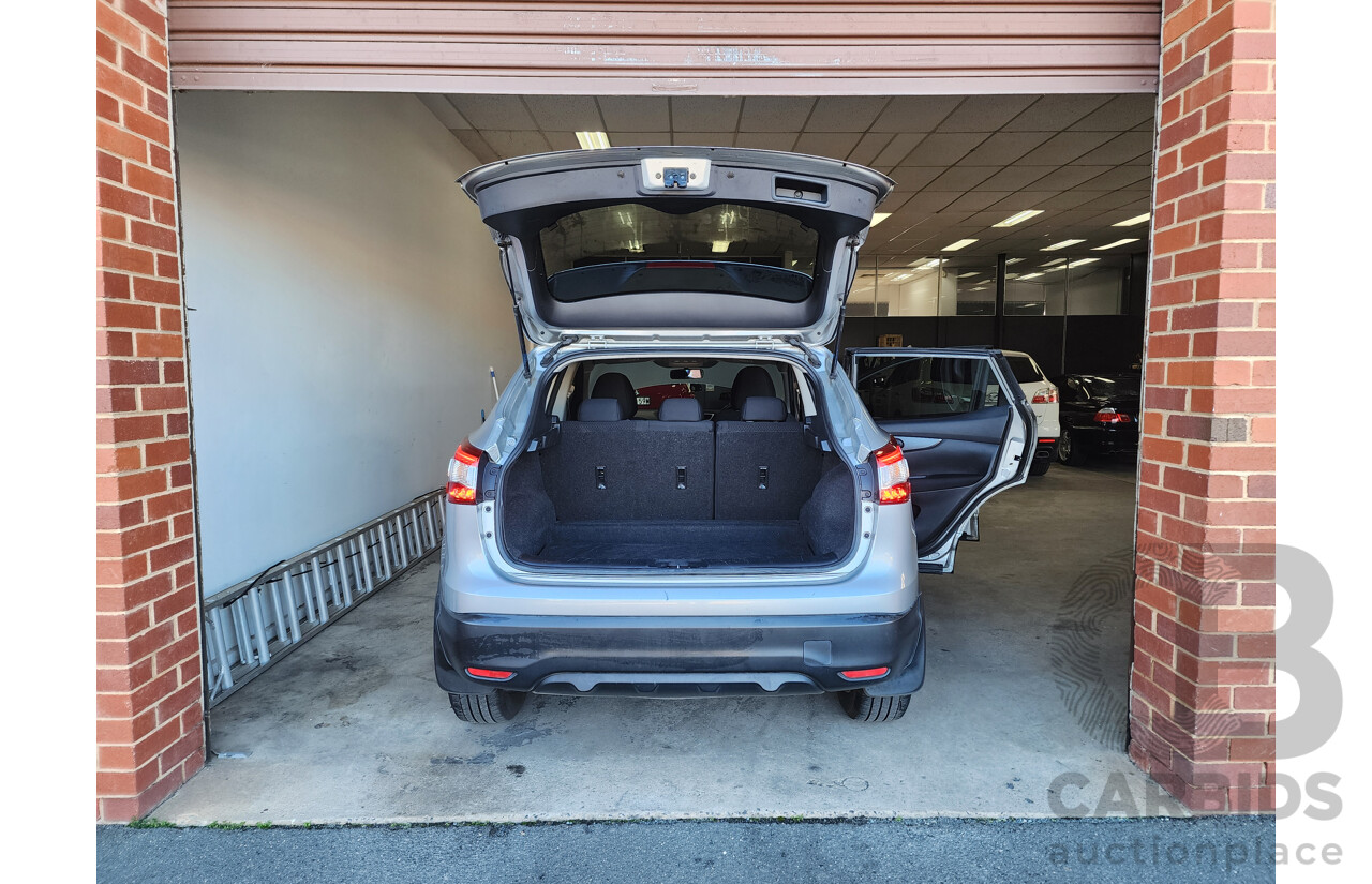 02/2015 Nissan Qashqai ST (4x2) J11 4d Wagon Silver 2.0L
