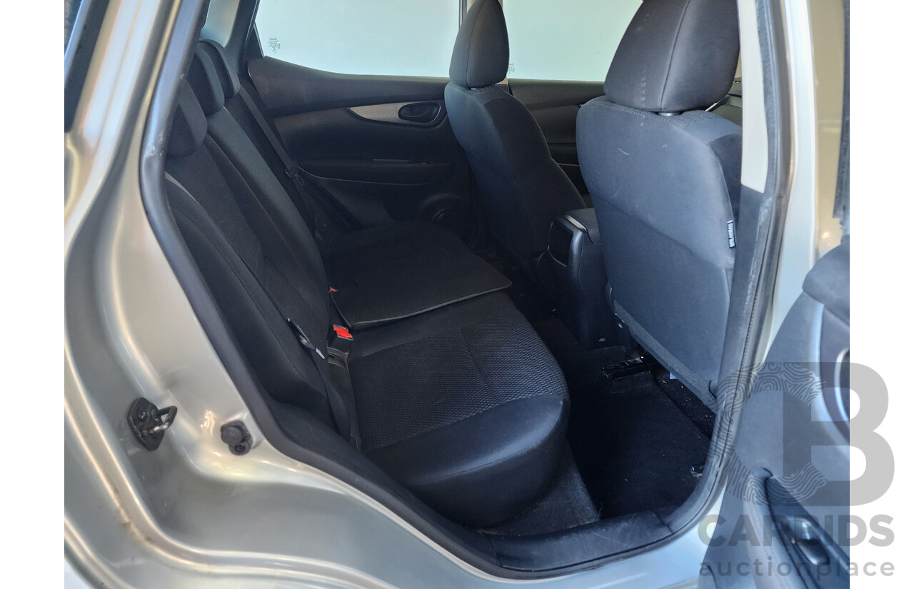 02/2015 Nissan Qashqai ST (4x2) J11 4d Wagon Silver 2.0L