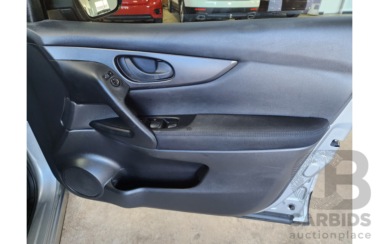02/2015 Nissan Qashqai ST (4x2) J11 4d Wagon Silver 2.0L