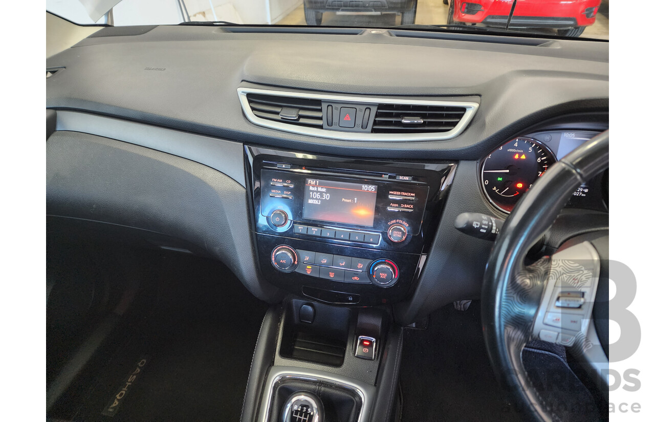 02/2015 Nissan Qashqai ST (4x2) J11 4d Wagon Silver 2.0L