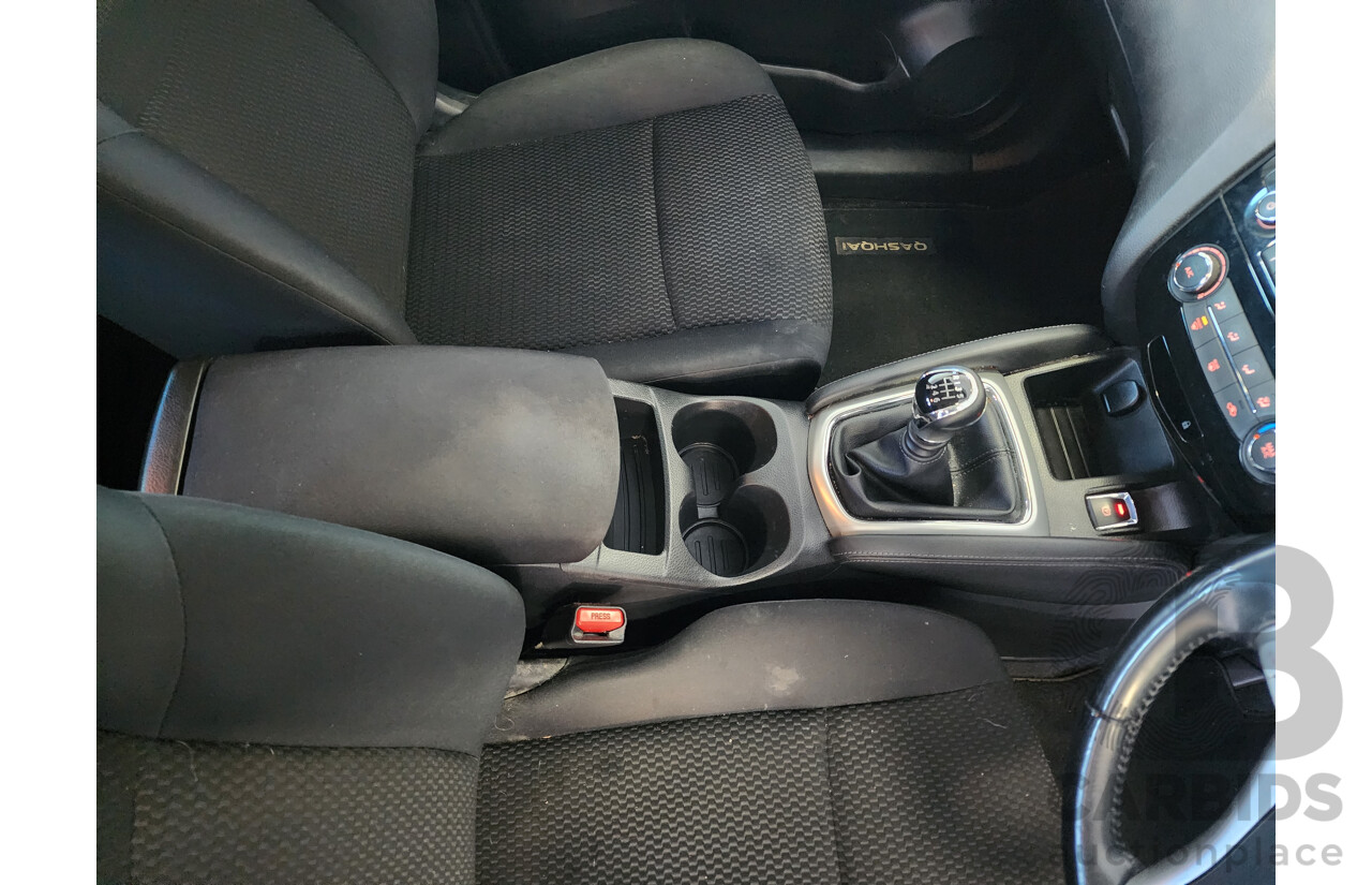 02/2015 Nissan Qashqai ST (4x2) J11 4d Wagon Silver 2.0L