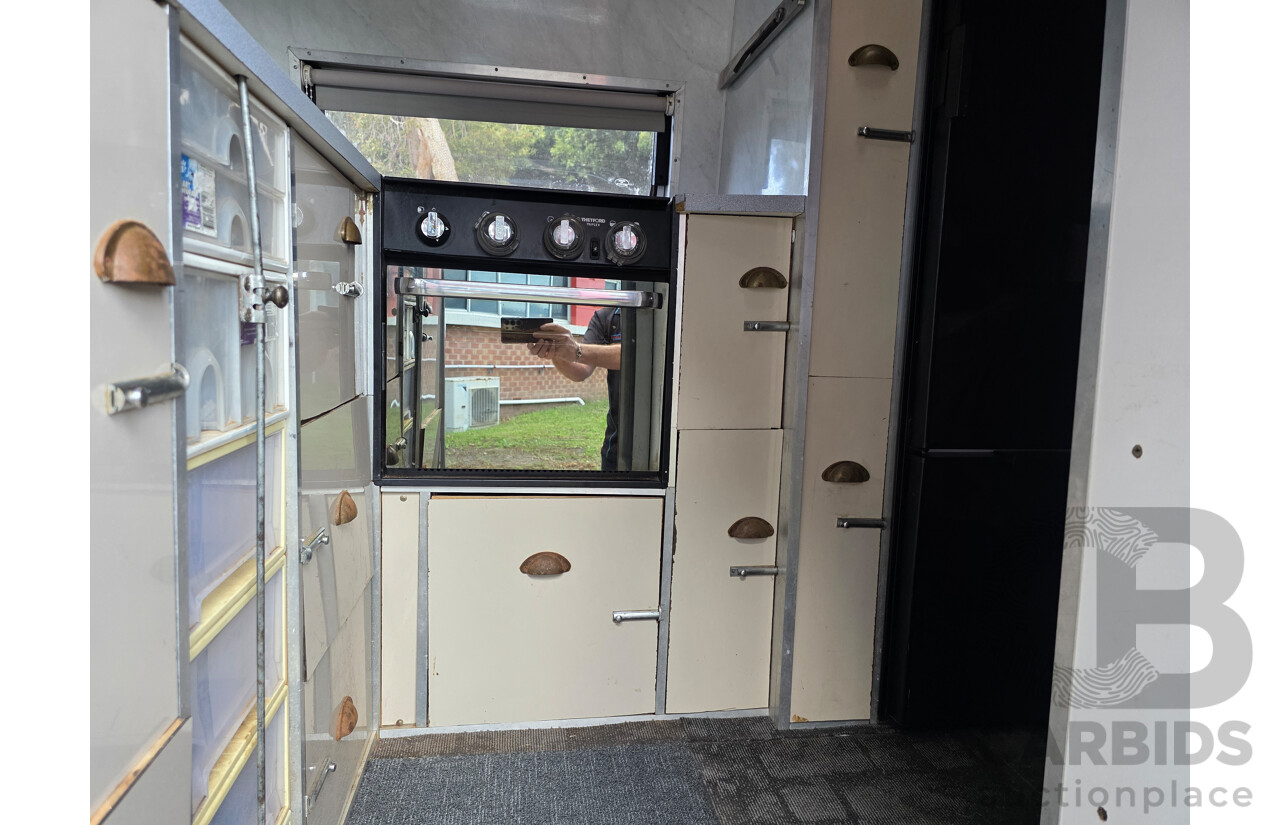 2/2004 Ford Transit MID LWB VH Van Diamond White / Decal Turbo Diesel 2.4L