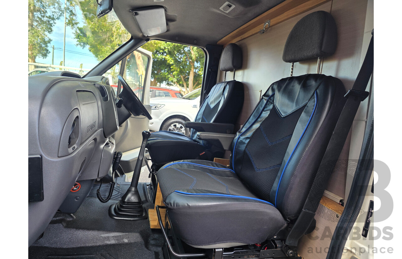 2/2004 Ford Transit MID LWB VH Van Diamond White / Decal Turbo Diesel 2.4L