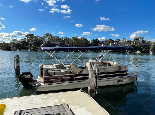 1662527 · NO RESERVE - 2015 Encore Bentley 243 Tri Hull Pontoon Boat, 115 HP Mercury 4 Stroke, 469 Hrs