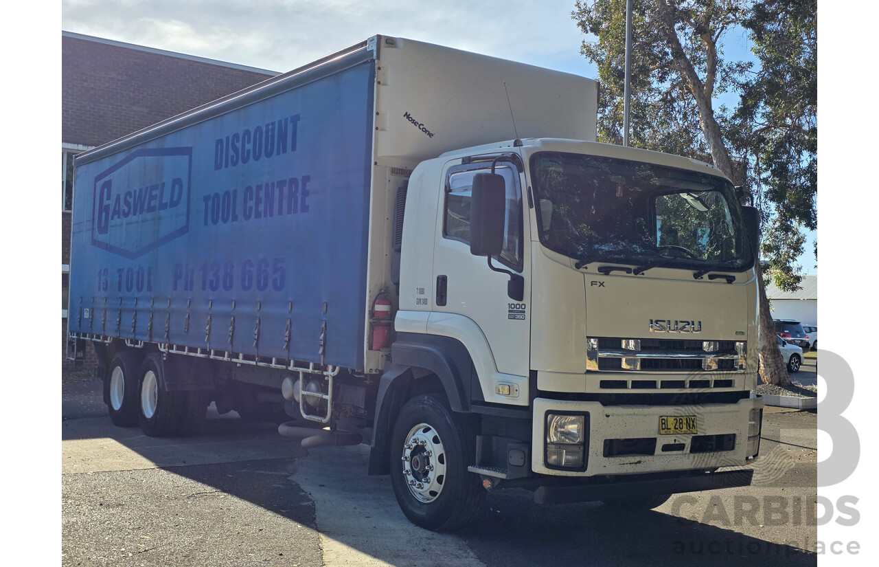 6/2011 Isuzu FXR 350 Sitec Series III 1000 4x2 Pantech 2d Truck Turbo Diesel 9.8L