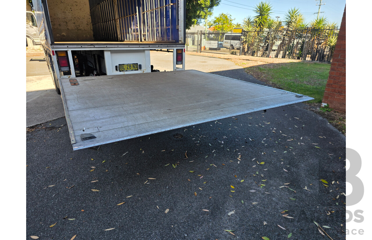 6/2011 Isuzu FXR 350 Sitec Series III 1000 4x2 Pantech 2d Truck Turbo Diesel 9.8L