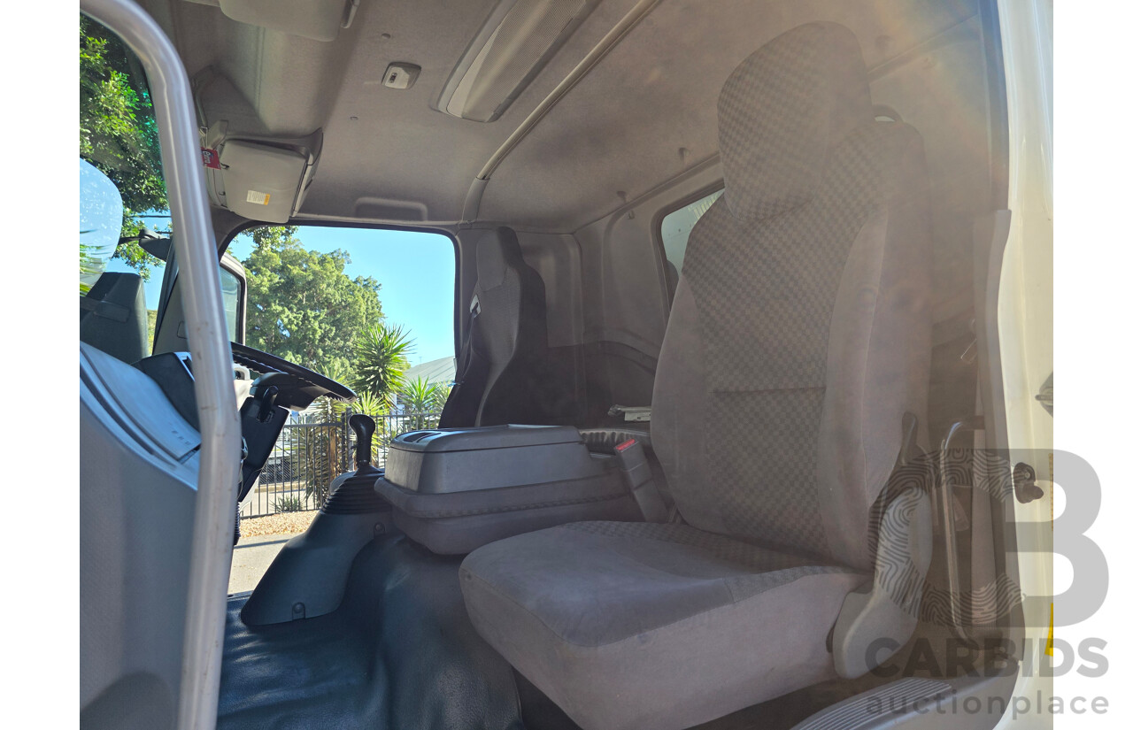 6/2011 Isuzu FXR 350 Sitec Series III 1000 4x2 Pantech 2d Truck Turbo Diesel 9.8L