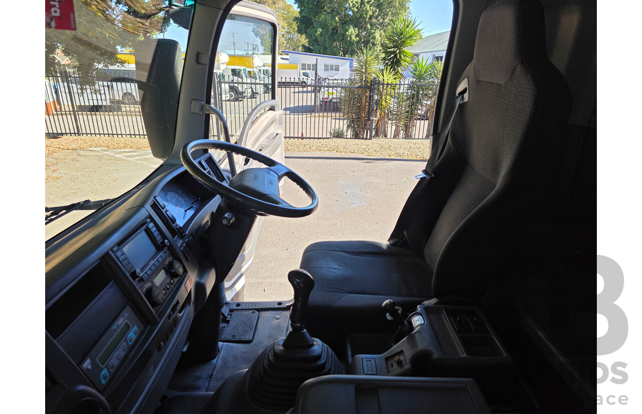 6/2011 Isuzu FXR 350 Sitec Series III 1000 4x2 Pantech 2d Truck Turbo Diesel 9.8L