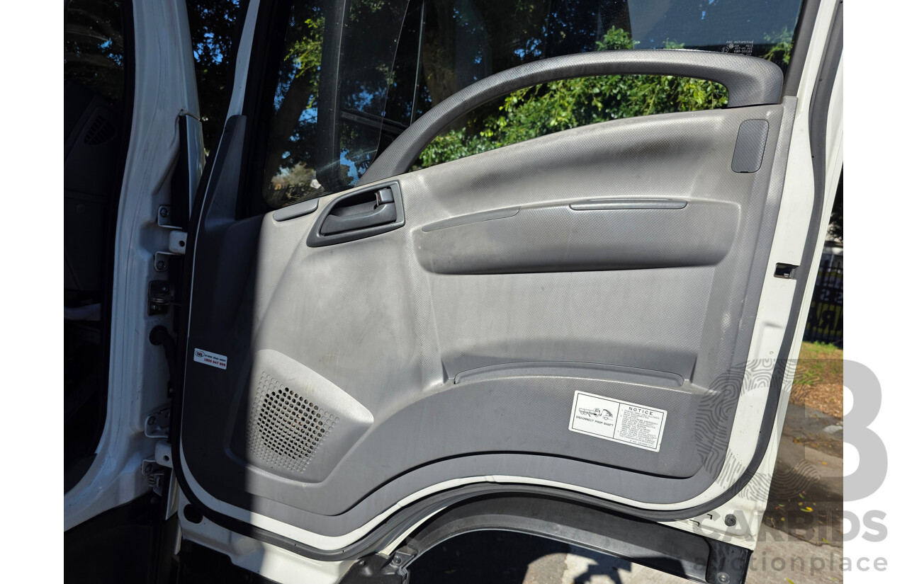 6/2011 Isuzu FXR 350 Sitec Series III 1000 4x2 Pantech 2d Truck Turbo Diesel 9.8L