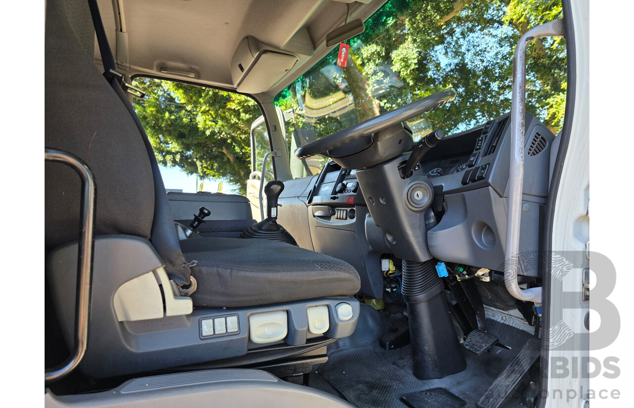 6/2011 Isuzu FXR 350 Sitec Series III 1000 4x2 Pantech 2d Truck Turbo Diesel 9.8L