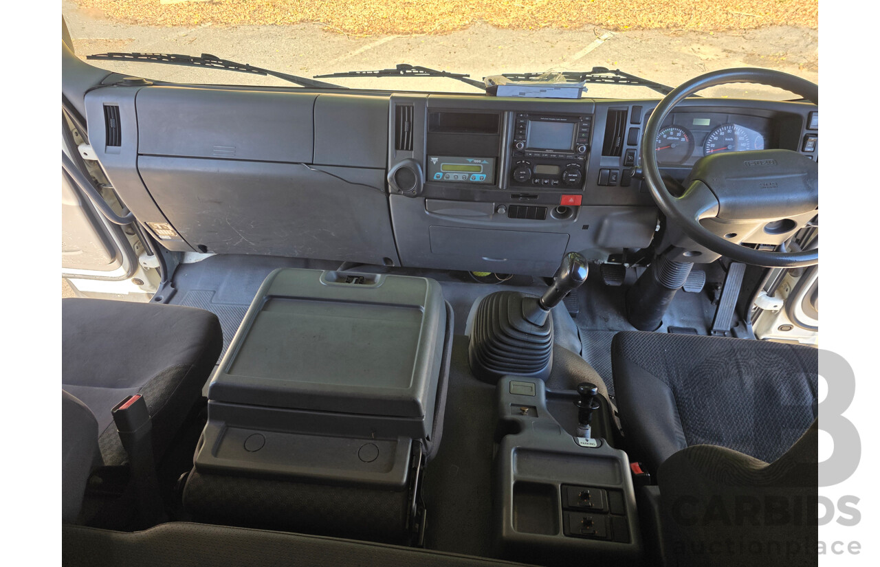 6/2011 Isuzu FXR 350 Sitec Series III 1000 4x2 Pantech 2d Truck Turbo Diesel 9.8L